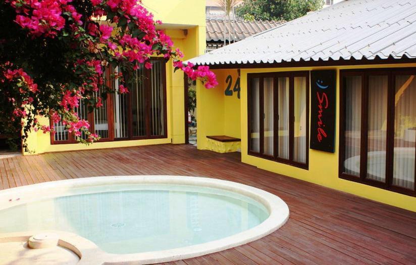 Smile House Guesthouse Chiang Mai Extérieur photo
